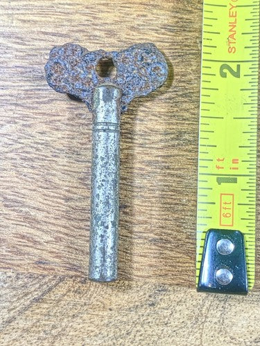 Old Rusty Clock Key Size Number 4 or 3.25mm    (KD1310)