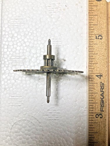 Ingraham 30 Hour Clock Movement Time Side 2nd Wheel (See Pics To ID) (K8638)