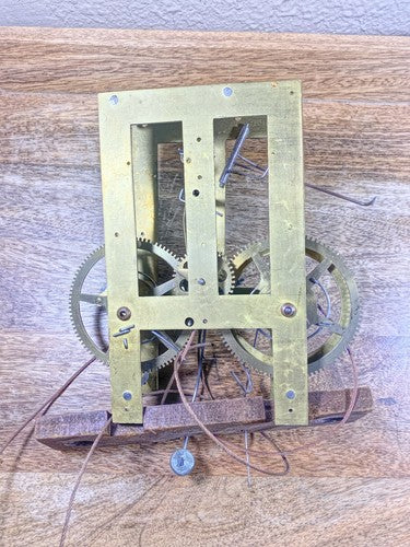 Unbranded 30 Hour Clock Movement Time Side 2nd Wheel (See Pics To ID)   (KD503)