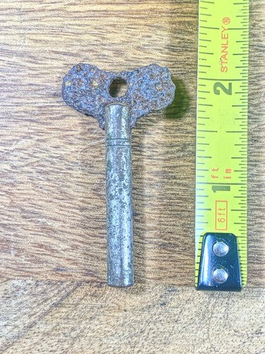 Old Rusty Clock Key Size Number 4 or 3.25mm    (KD1310)