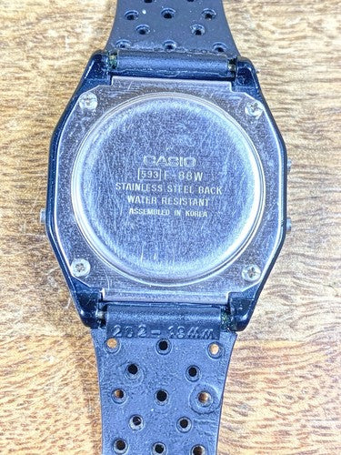 Rare 1980's Casio F-88W Watch (Parts/Repair or Battery? ) (KD171)