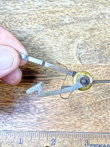 Ingraham (Stamped 28 ) Clock Movement Hammer Assembly    (KD859)