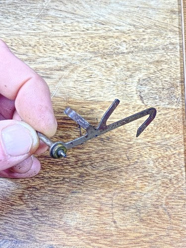 Ingraham (Stamped 28 ) Clock Movement Drop Lever (KD909)