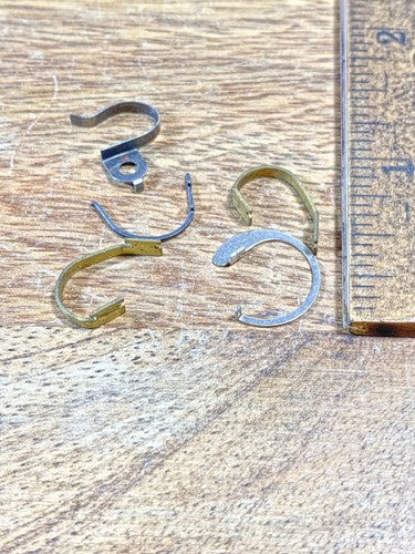 Assorted Lot Of Old Clock Movement Click Wheel Springs    (KD2174)