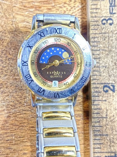 Vintage Explraes Silver and Gold Ladies Watch (Parts/Repair or Battery? )(KD135)