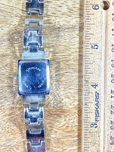 Vintage Chaoyada Silver and Gold Ladies Watch (Parts/Repair or Battery? )(KD125)