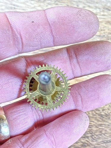 New Haven Clock Movement Hands Post (See Pics to ID Mvmt)  (KD1139)