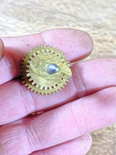 New Haven Clock Movement Hands Post (See Pics to ID Mvmt)  (KD1139)