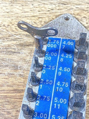 Antique Clock Key Size 2  / 2.75mm    (KD2035)