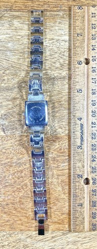 Vintage Chaoyada Silver and Gold Ladies Watch (Parts/Repair or Battery? )(KD125)