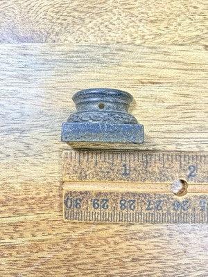 Old Mantel Clock Column Base    (KD3168)