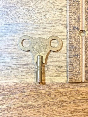 Antique Clock Key (Stamped PM) Size 00 / 2.00mm - Vintage Clock Parts KD3428