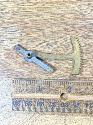 DRGM Clock Movement  Rack (See Pics To ID Movement)   (KD2634)