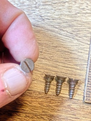 American 8 Day Clock Movement Mounting Screws         (KD4380)