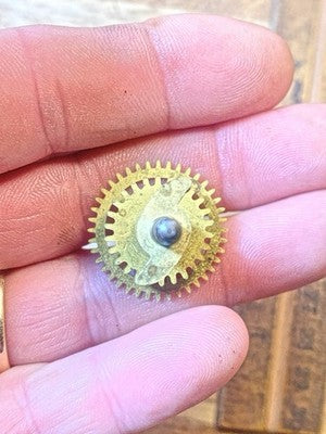 New Haven Clock Movement Hands Post (See Pics To ID Mvmt) (KD4473)