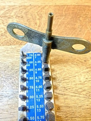Clock Key Number 8 (4.25mm) on Bottom, Number 000 (1.75mm) On Top       (KD4107)