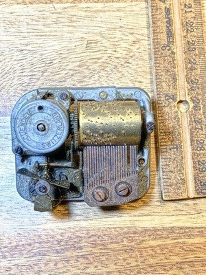 Nonworking Musicical Movement For Parts/Repair    (KD3748)