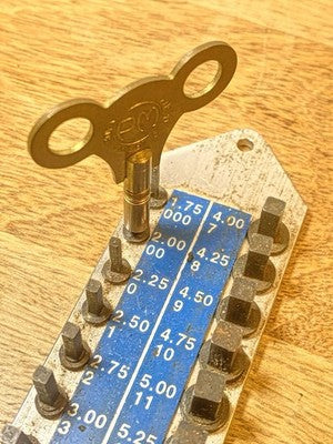 Antique Clock Key (Stamped PM) Size 00 / 2.00mm - Vintage Clock Parts KD3428