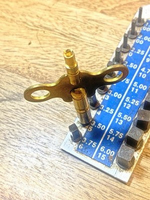 Clock Key Size 5 or 3.50mm And Size 00 or 2.00mm on Top  (KD4451)