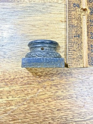 Old Mantel Clock Column Base    (KD3168)