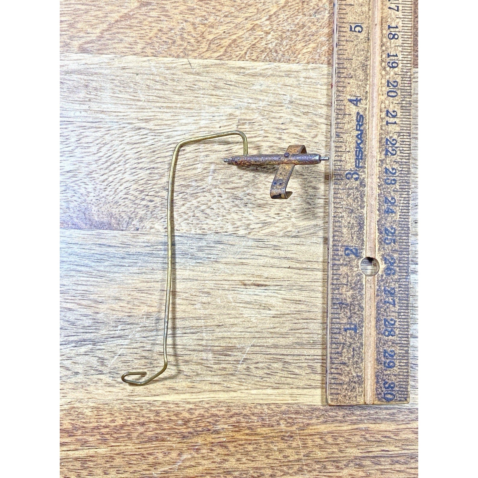 Clock Movement Verge (30.7mm Length, 17.8mm Between Teeth, 1.1mm Pivot) (KD3156)