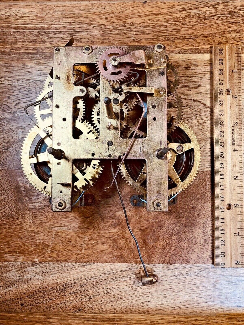 Unmarked Clock Movement (Ingraham?) Pallet Nut (See Pics To ID Mvmt)  (K6546)