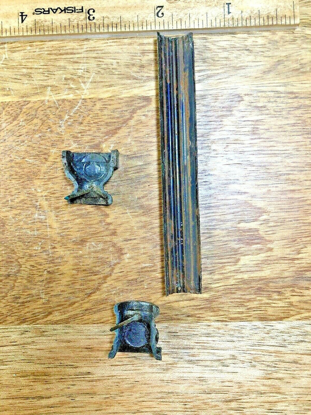Old Black Mantle Clock Column                            (K1478)