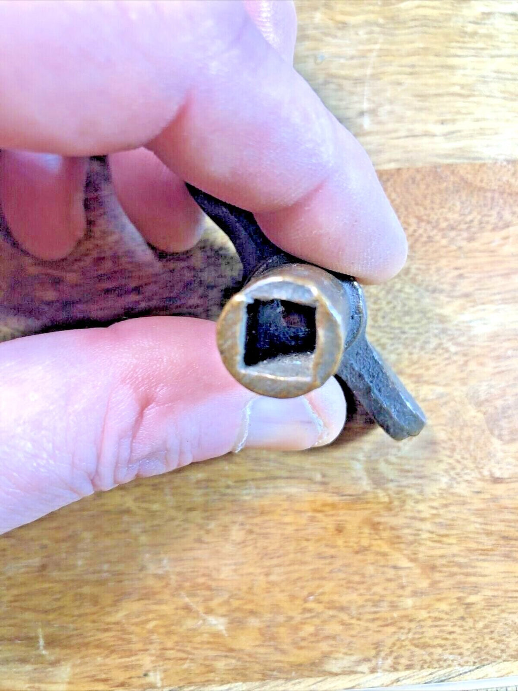 Old Clock Key 8.15mm Or .32 Inch Opening (K7290)