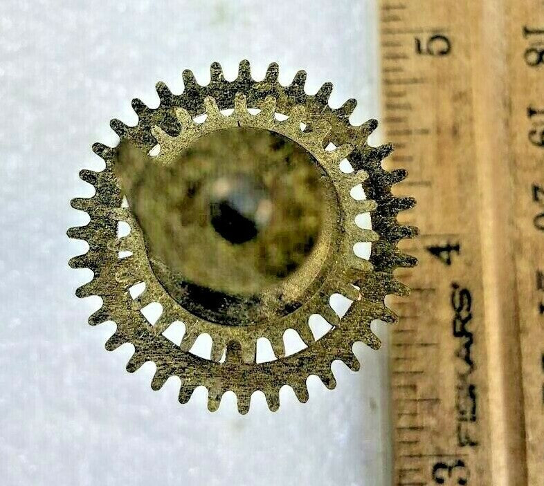 Unmarked Clock Movement (Ingraham?) Minute Wheel (Hands Post) (K6552)