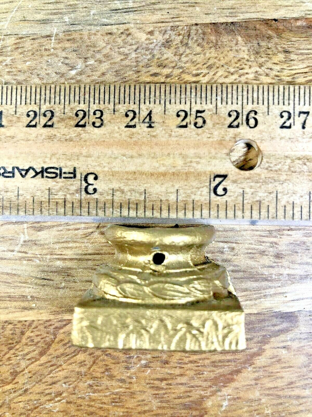 Old Mantel Clock Column Base  (3/4 Inch Column) (K1779)