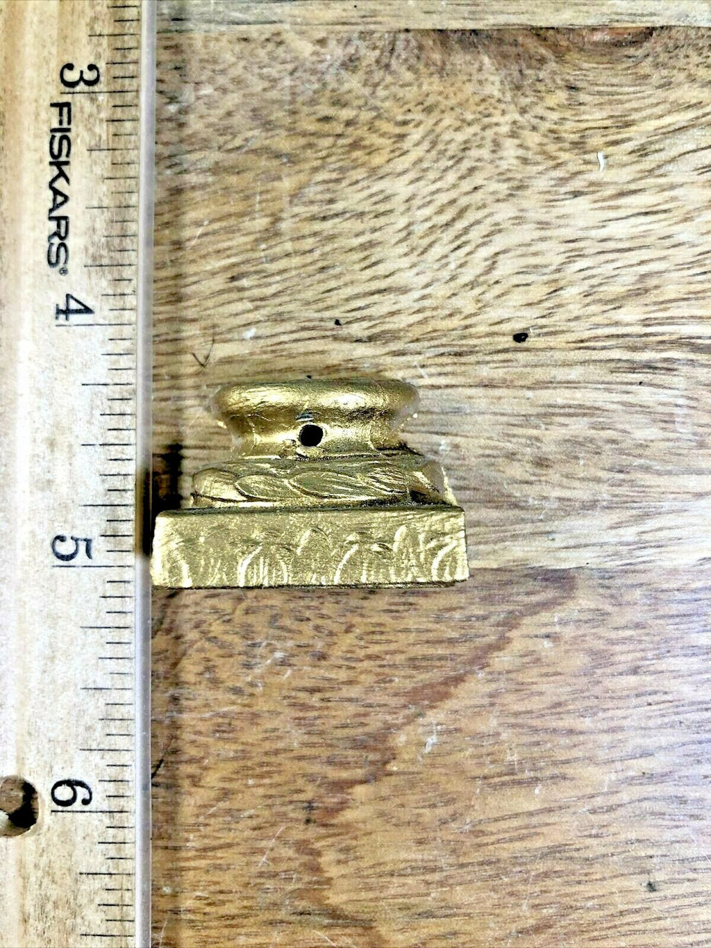 Old Mantel Clock Column Base  (3/4 Inch Column) (K1779)
