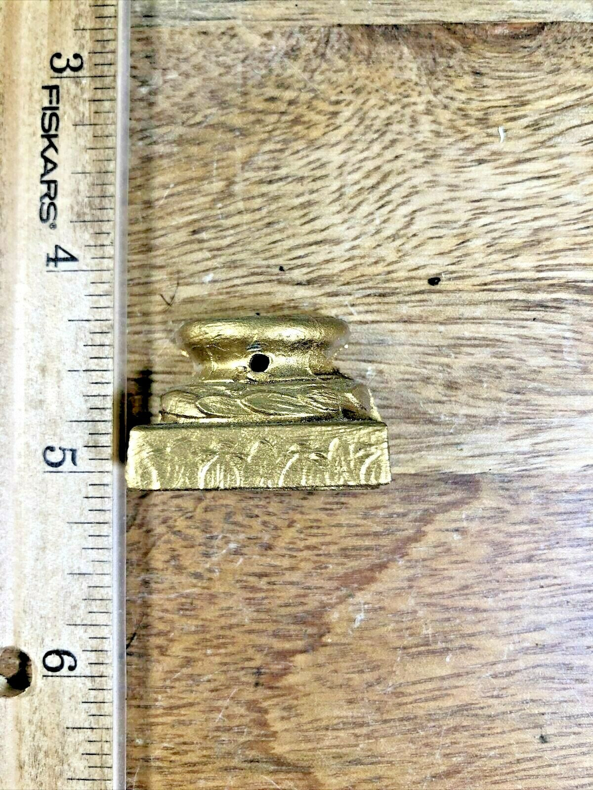 Old Mantel Clock Column Base  (3/4 Inch Column) (K1779)