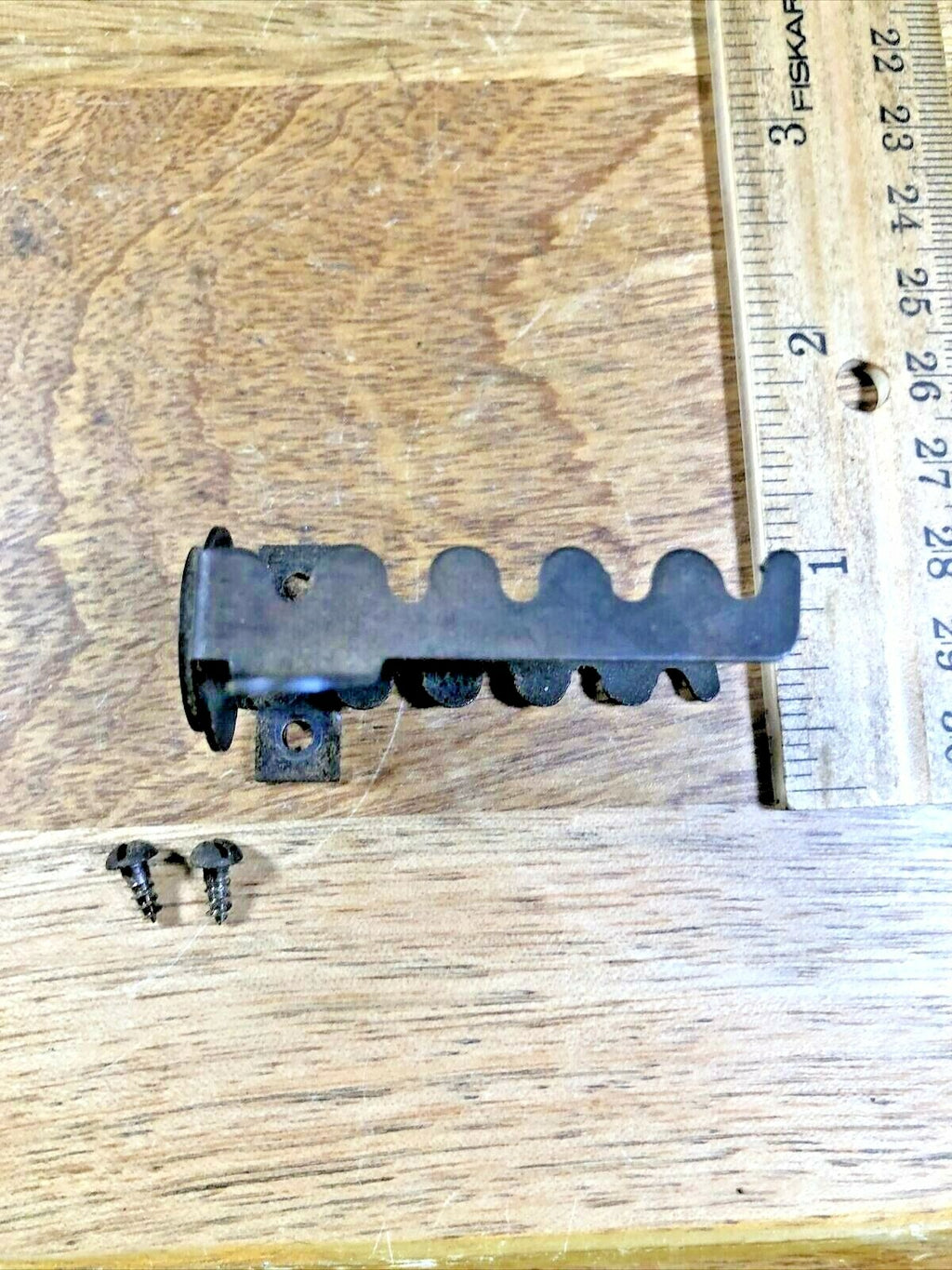 Old Clock Chimes Holder   (K5204)