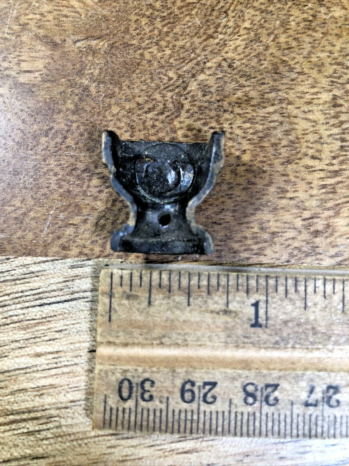 Old Mantel Clock Column Base                (K6433)