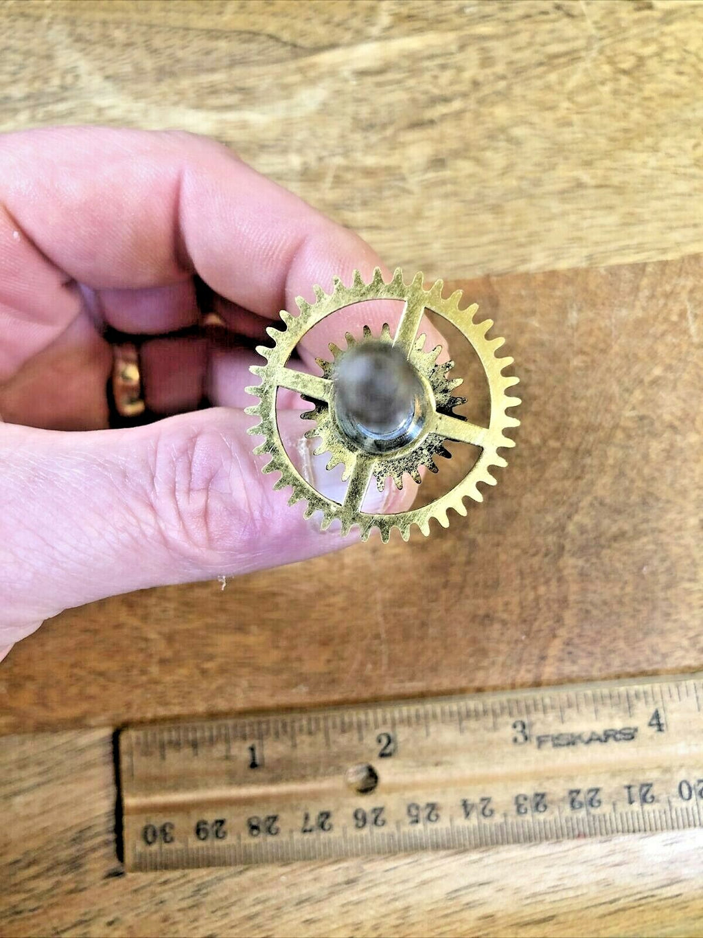 Made In Japan Clock Minute Wheel (Hands Post) (See Pics to ID Mvmt) (K6388)