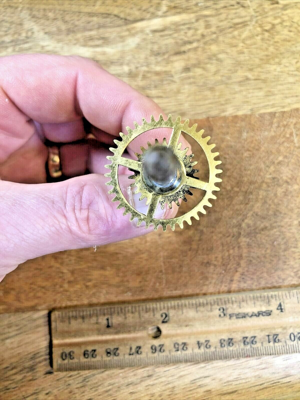 Made In Japan Clock Minute Wheel (Hands Post) (See Pics to ID Mvmt) (K6388)