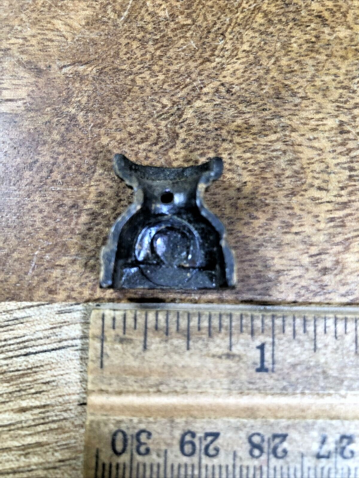 Old Mantel Clock Column Base                (K6433)