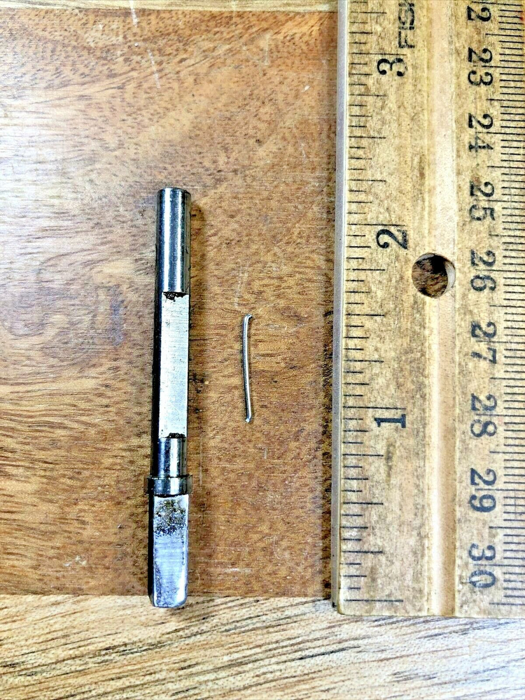 Old Clock Movement Main Wheel Arbor and Pin (K6822)
