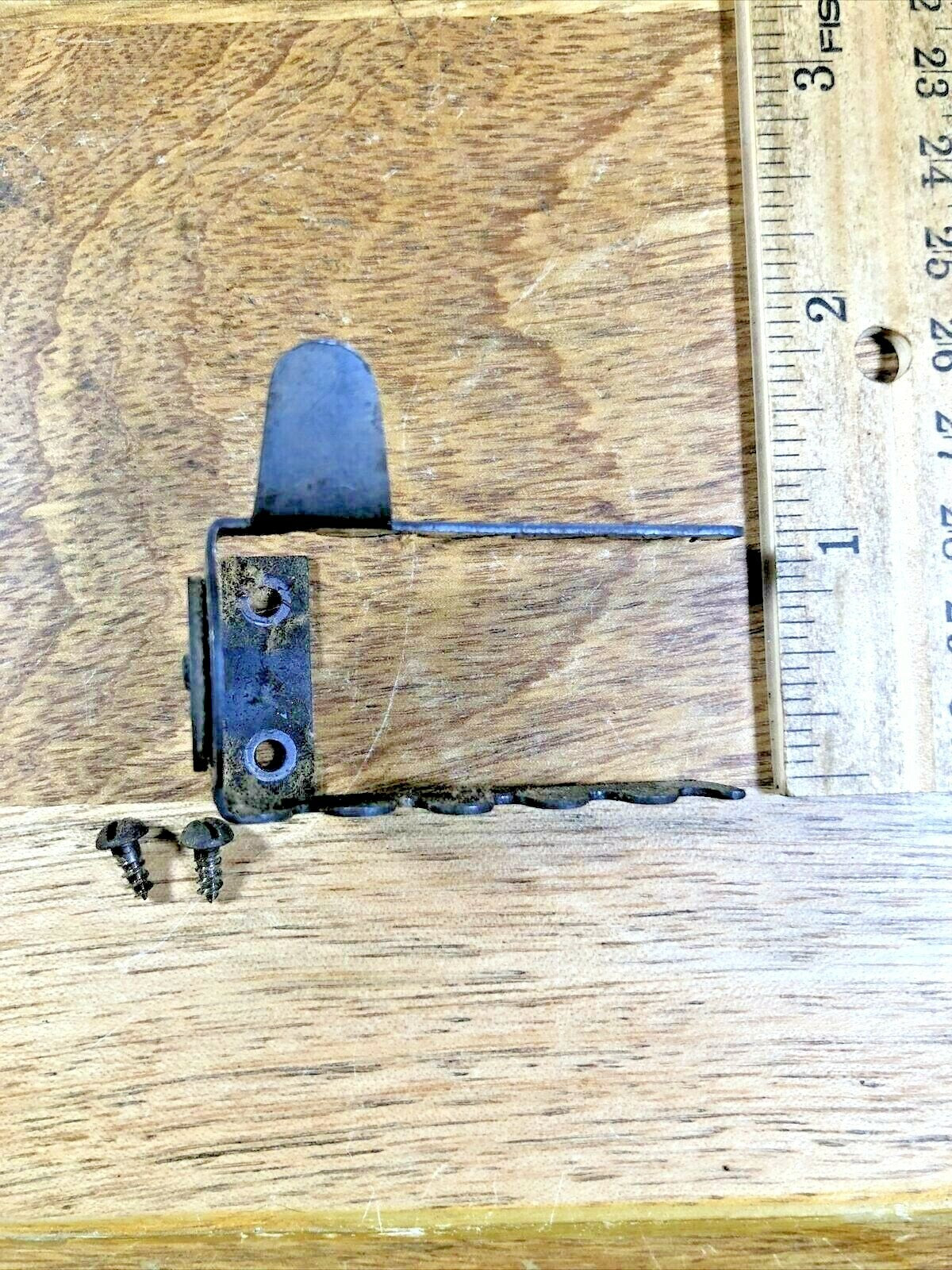Old Clock Chimes Holder   (K5204)