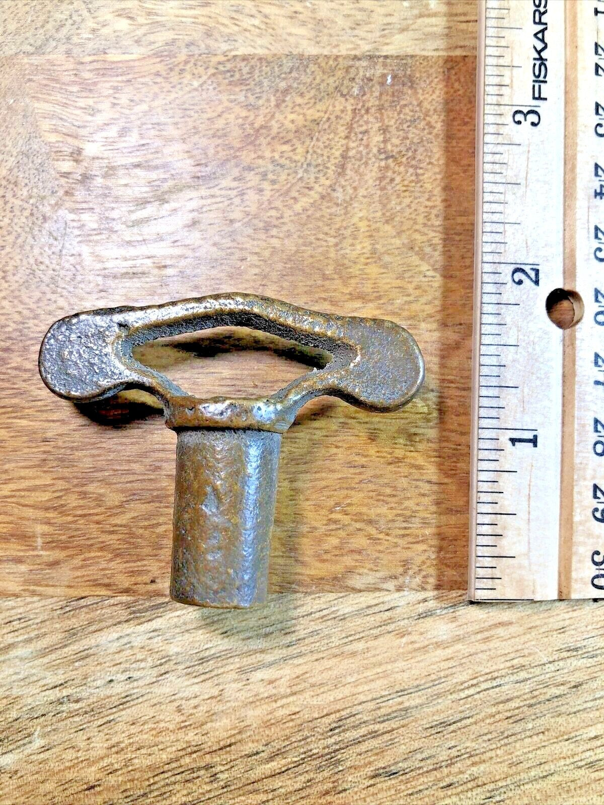 Old Clock Key 8.15mm Or .32 Inch Opening (K7290)