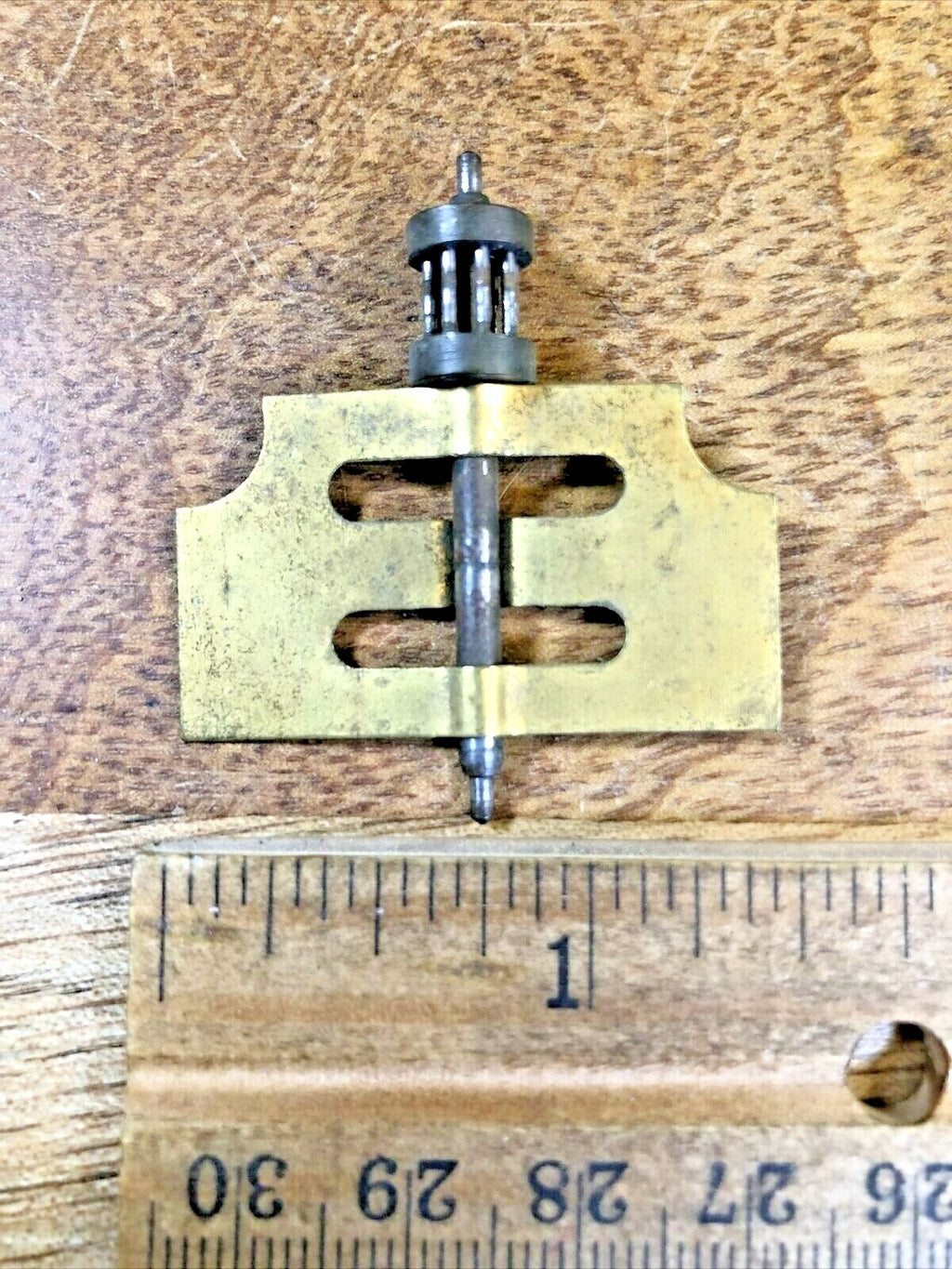 Unknown Clock Movement Fan Assembly (41.7mm Long, 1.55mm Pivot) (K6262)