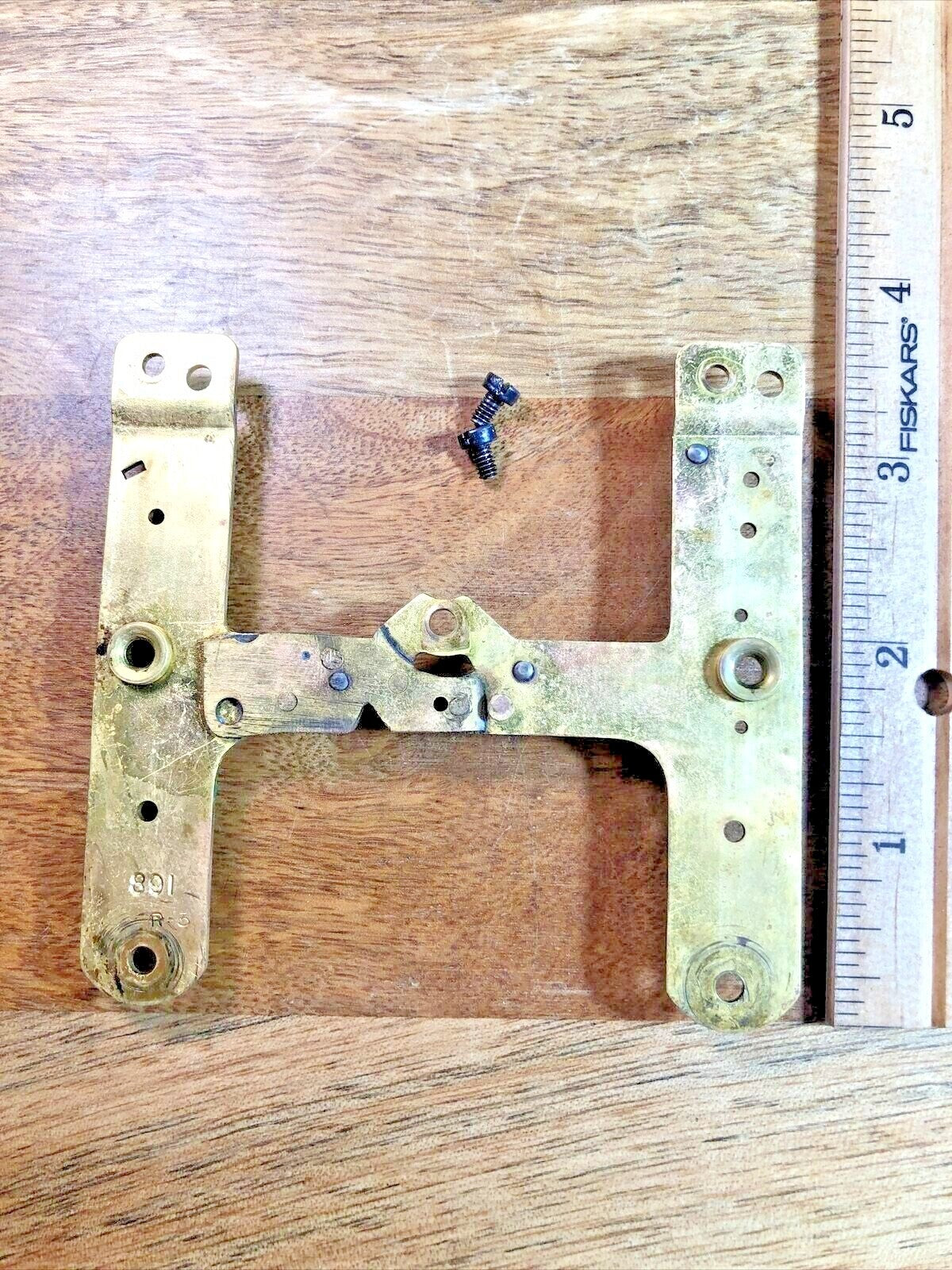 Seth Thomas 89I Clock Movement Lower Back Plate (Pivots Are Good) (K7727)