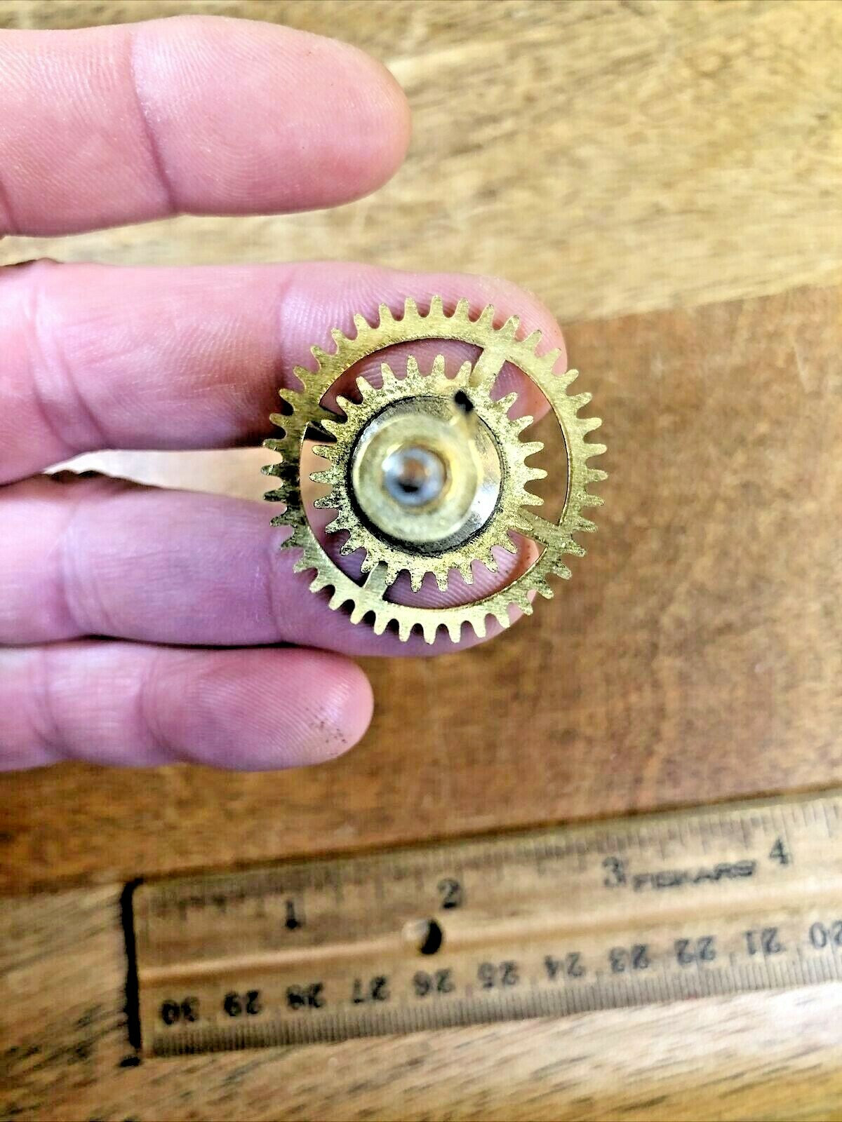 Made In Japan Clock Minute Wheel (Hands Post) (See Pics to ID Mvmt) (K6388)