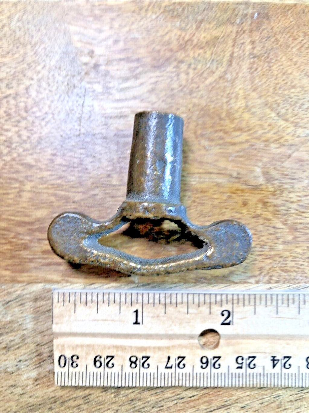 Old Clock Key 8.15mm Or .32 Inch Opening (K7290)