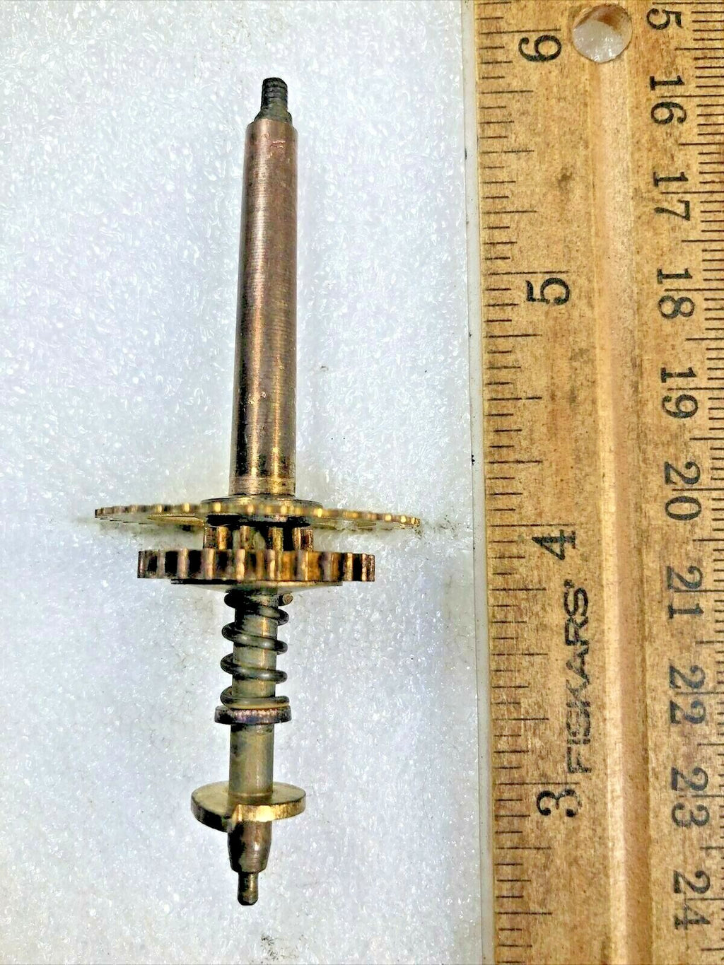 Unmarked Clock Movement (Ingraham?) Minute Wheel (Hands Post) (K6552)
