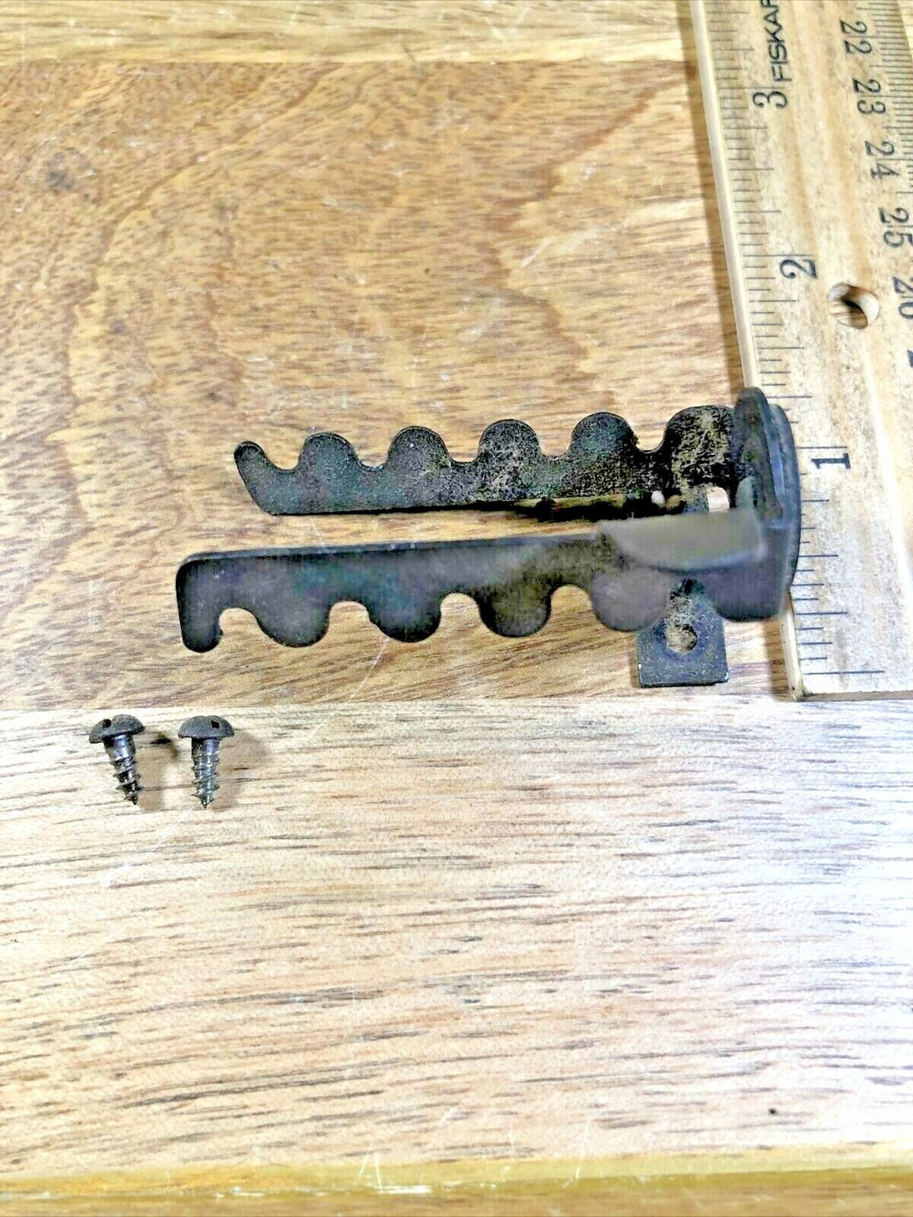 Old Clock Chimes Holder   (K5204)