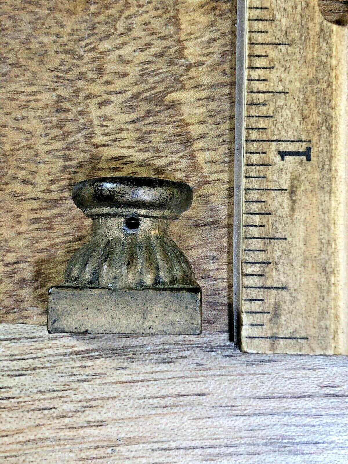 Old Mantel Clock Column Base                (K6433)