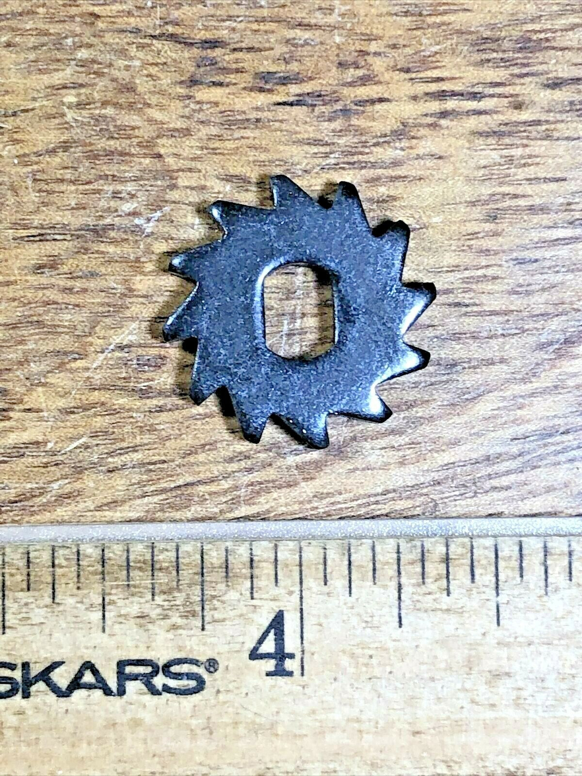 Kundo-Stand. Ratchet Wheel, 18.5mm Dia, 15 Teeth, 5.5mm X 4.5mm Arbor (K3005)