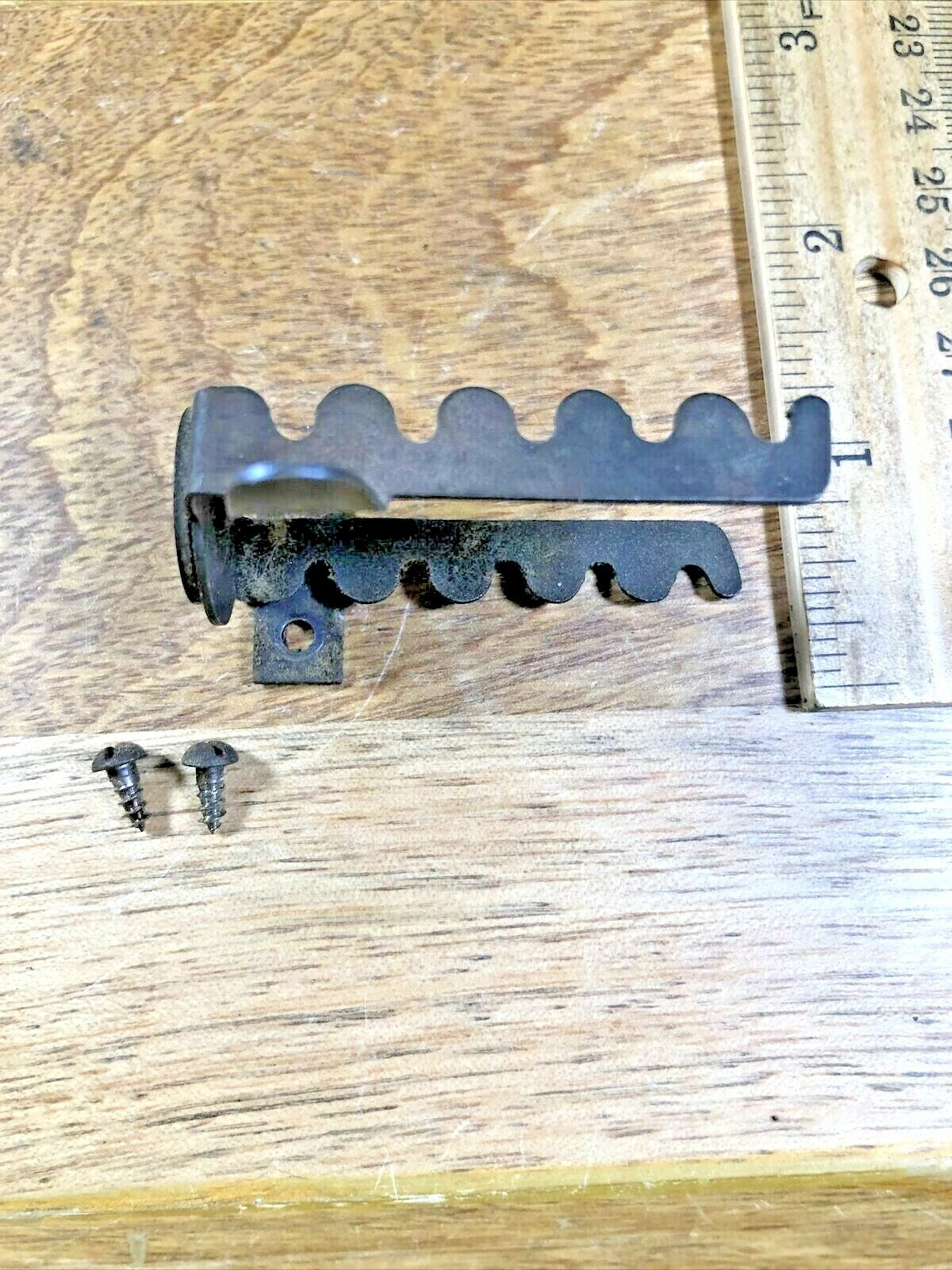 Old Clock Chimes Holder   (K5204)