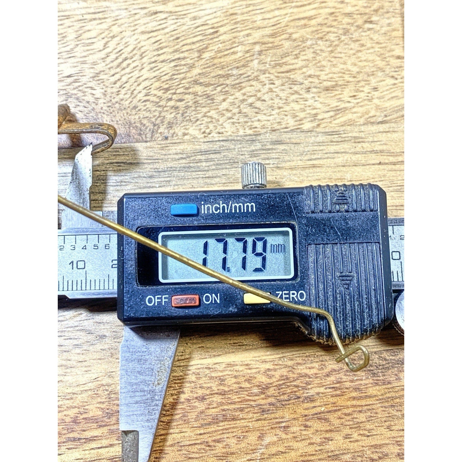 Clock Movement Verge (30.7mm Length, 17.8mm Between Teeth, 1.1mm Pivot) (KD3156)